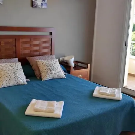 Con Aire Acondicionado, Piscina Climatizada Y Vistas Al Mar Llanca